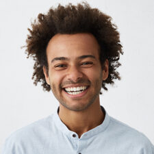 5 Reasons to Get Professional Teeth Whitening at a Dental Clinic
